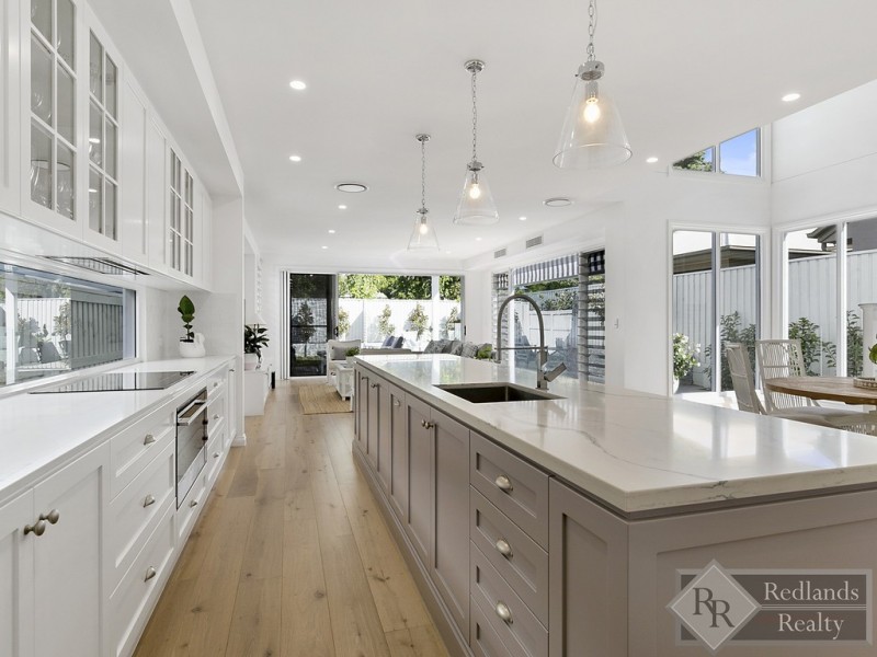 11 Bayview Street, Wellington Point QLD 4160