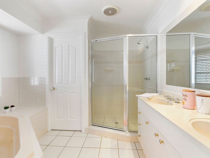 8 Marcel Place, Wellington Point QLD 4160