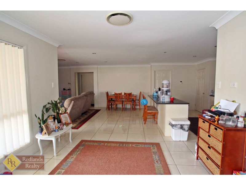 17 Parklink Drive, Redland Bay QLD 4165