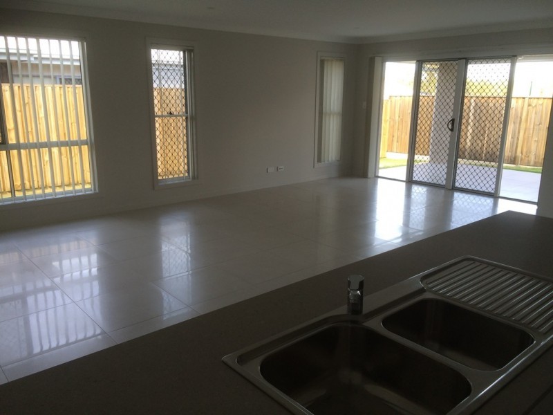 3 Madison Court, Redland Bay QLD 4165