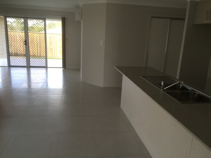 3 Madison Court, Redland Bay QLD 4165