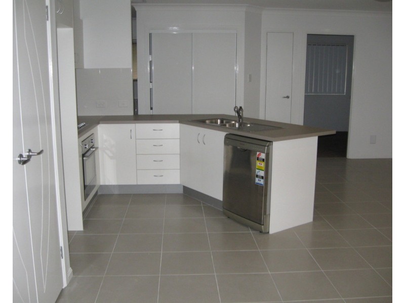 2/114 Beach Street, Cleveland QLD 4163