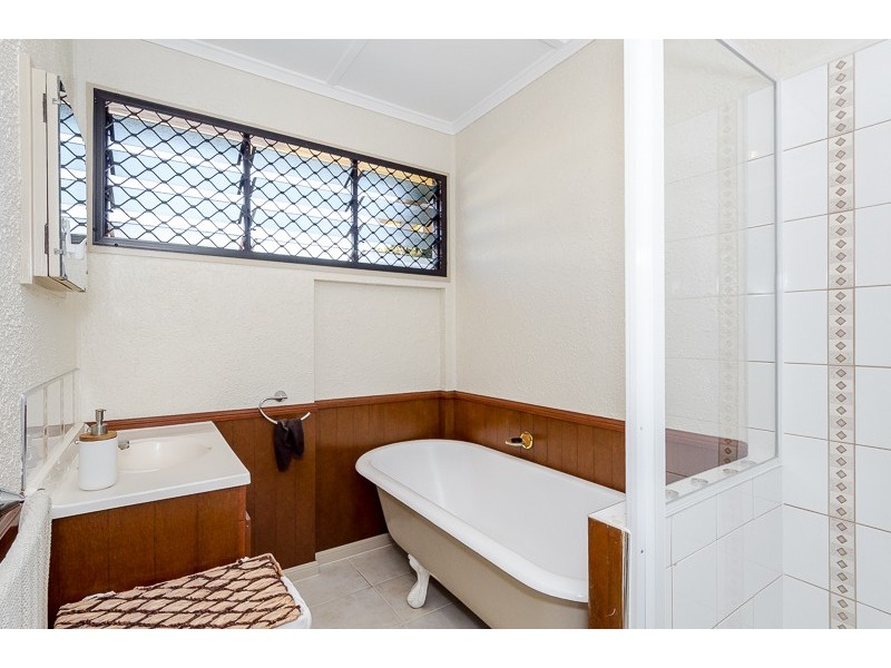 2 Smith Street, West Gladstone QLD 4680