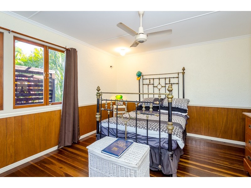 2 Smith Street, West Gladstone QLD 4680