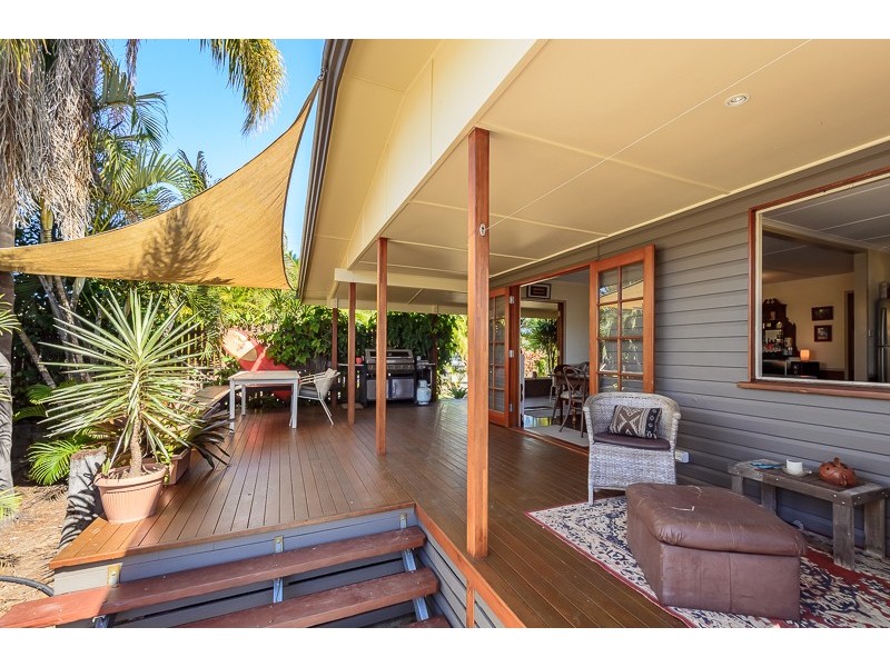 2 Smith Street, West Gladstone QLD 4680