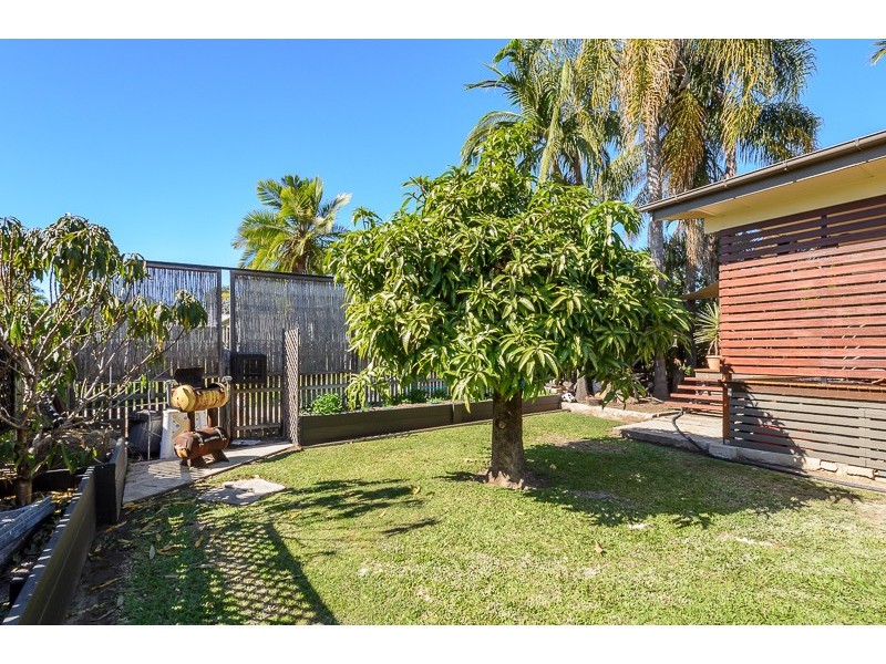 2 Smith Street, West Gladstone QLD 4680