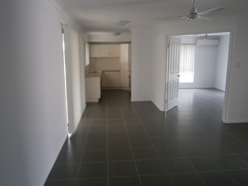 5 TAKOKO PLACE, Kirkwood QLD 4680