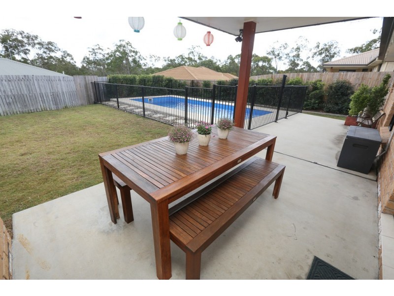 4 Glasshouse Place, New Auckland QLD 4680