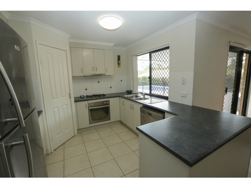 4 Glasshouse Place, New Auckland QLD 4680