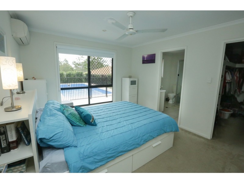 4 Glasshouse Place, New Auckland QLD 4680