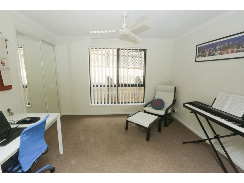 4 Glasshouse Place, New Auckland QLD 4680