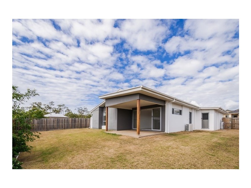 8 Parkway Crescent, Kirkwood QLD 4680