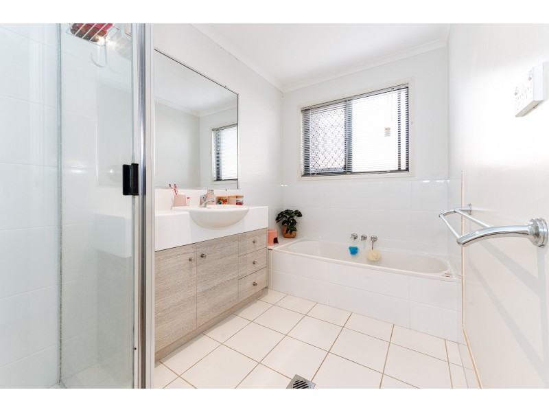 15 SANDRINGHAM COURT, Telina QLD 4680