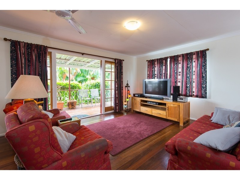 25 SMITH STREET, West Gladstone QLD 4680