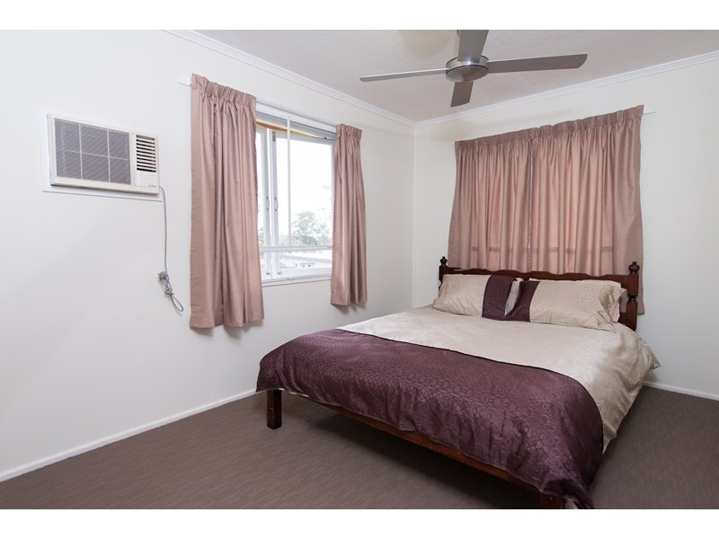 25 SMITH STREET, West Gladstone QLD 4680