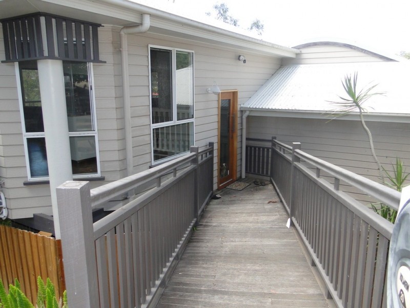 15 WALTERS AVENUE, West Gladstone QLD 4680