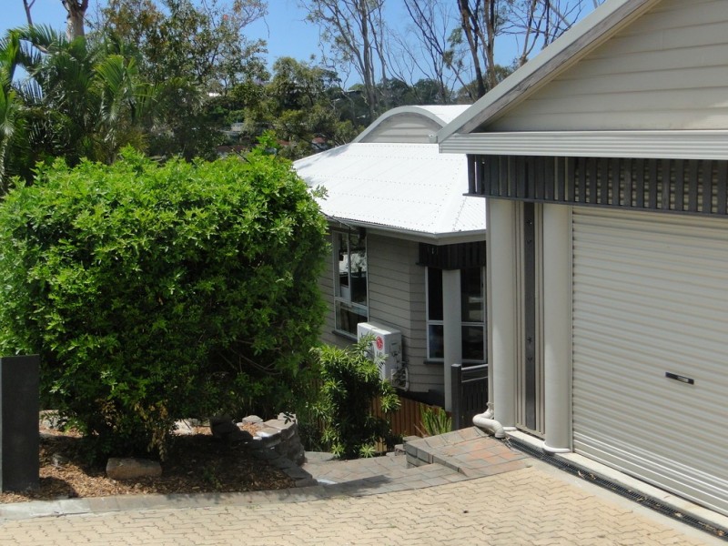 15 WALTERS AVENUE, West Gladstone QLD 4680