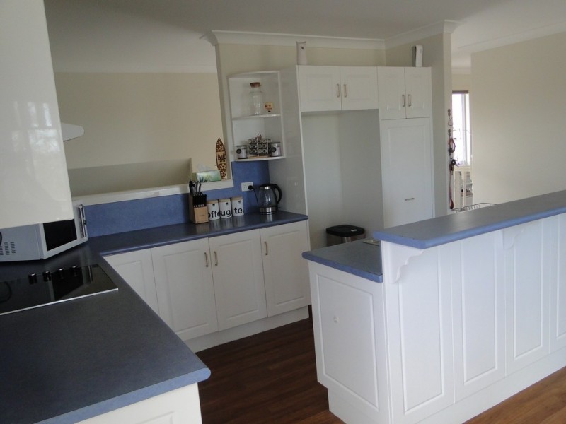 15 WALTERS AVENUE, West Gladstone QLD 4680