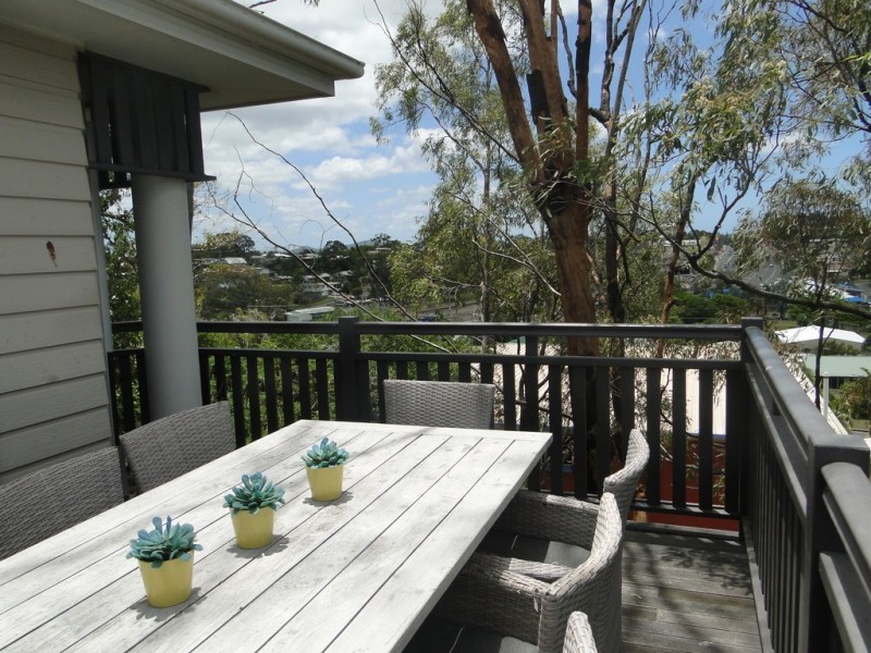 15 WALTERS AVENUE, West Gladstone QLD 4680