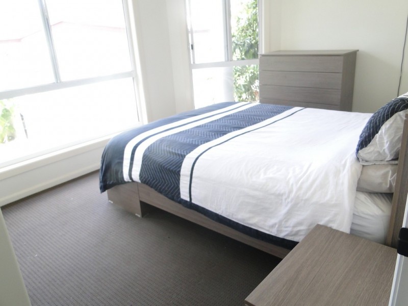 15 WALTERS AVENUE, West Gladstone QLD 4680