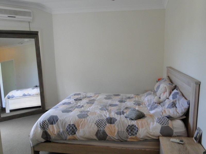 15 WALTERS AVENUE, West Gladstone QLD 4680