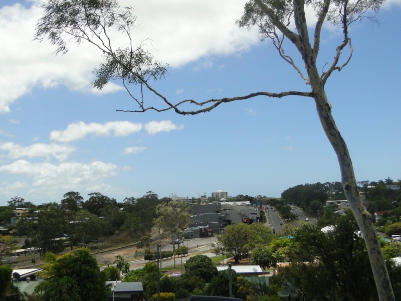 15 WALTERS AVENUE, West Gladstone QLD 4680