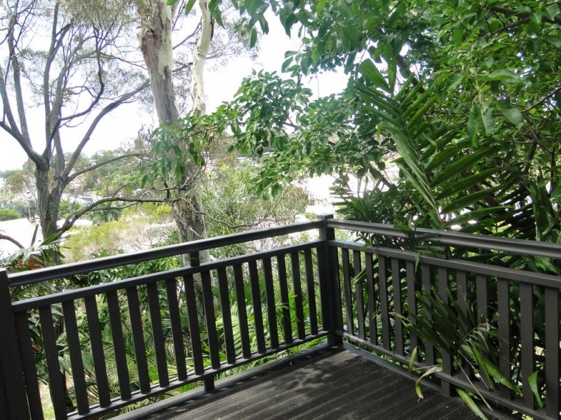 15 WALTERS AVENUE, West Gladstone QLD 4680