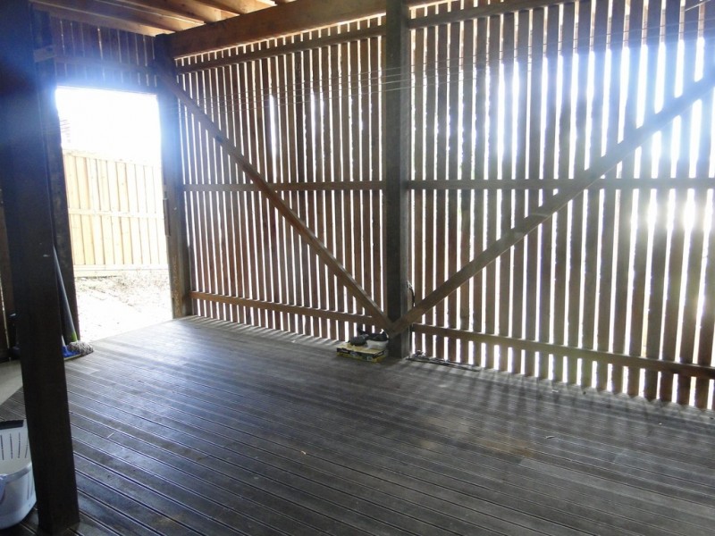 15 WALTERS AVENUE, West Gladstone QLD 4680