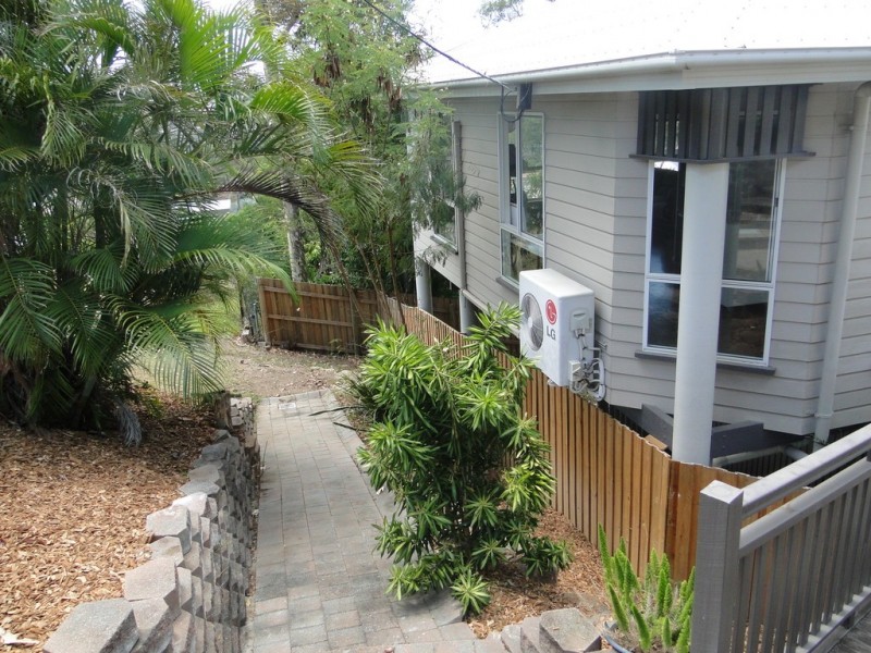 15 WALTERS AVENUE, West Gladstone QLD 4680