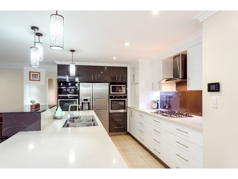 27 DEVENEY DRIVE, Kirkwood QLD 4680