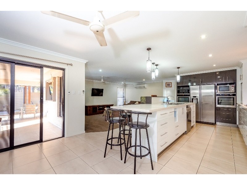 27 DEVENEY DRIVE, Kirkwood QLD 4680