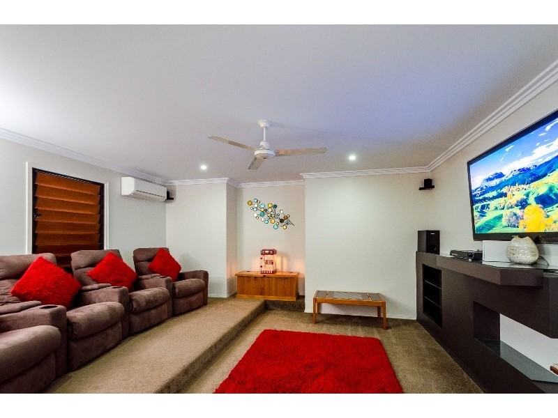 27 DEVENEY DRIVE, Kirkwood QLD 4680