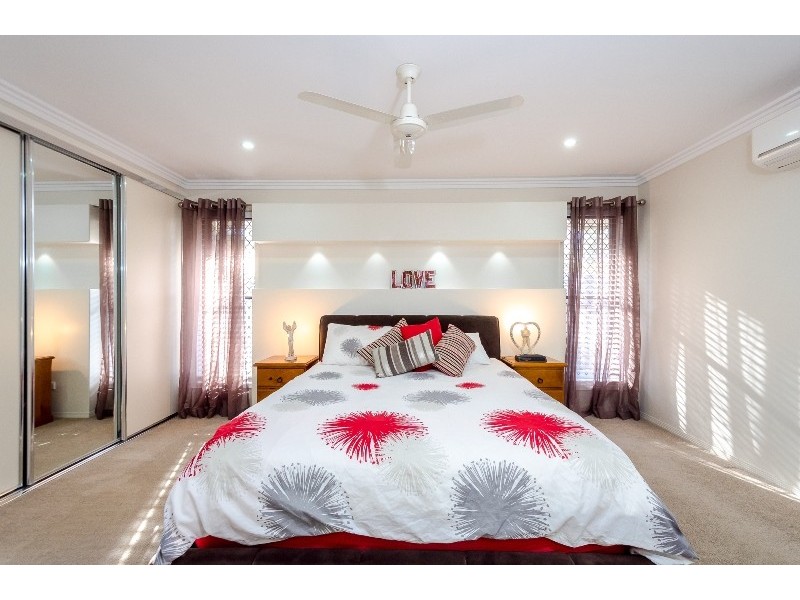 27 DEVENEY DRIVE, Kirkwood QLD 4680