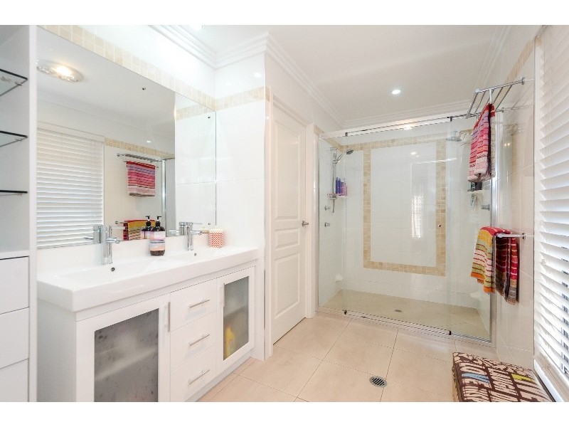 27 DEVENEY DRIVE, Kirkwood QLD 4680