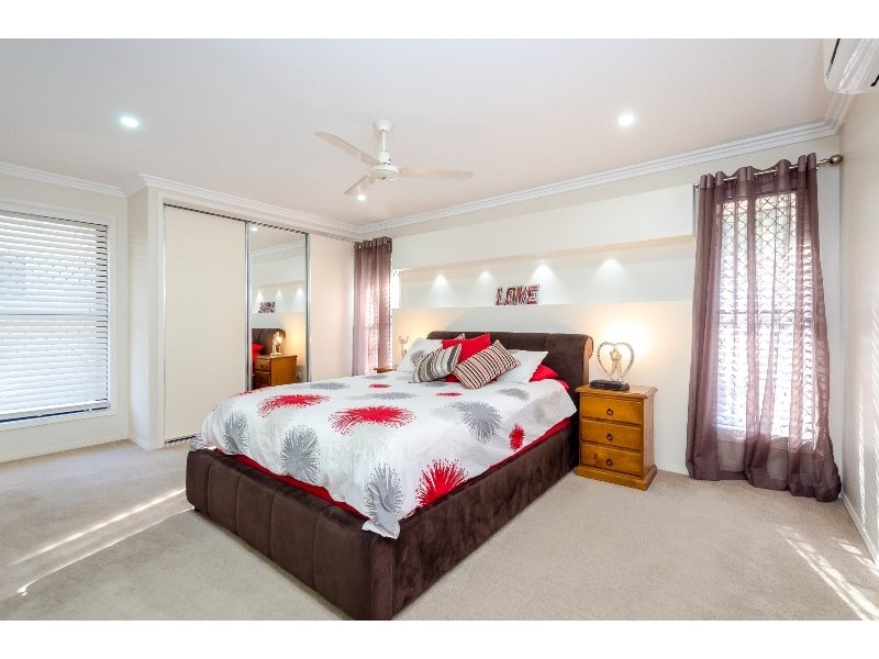 27 DEVENEY DRIVE, Kirkwood QLD 4680