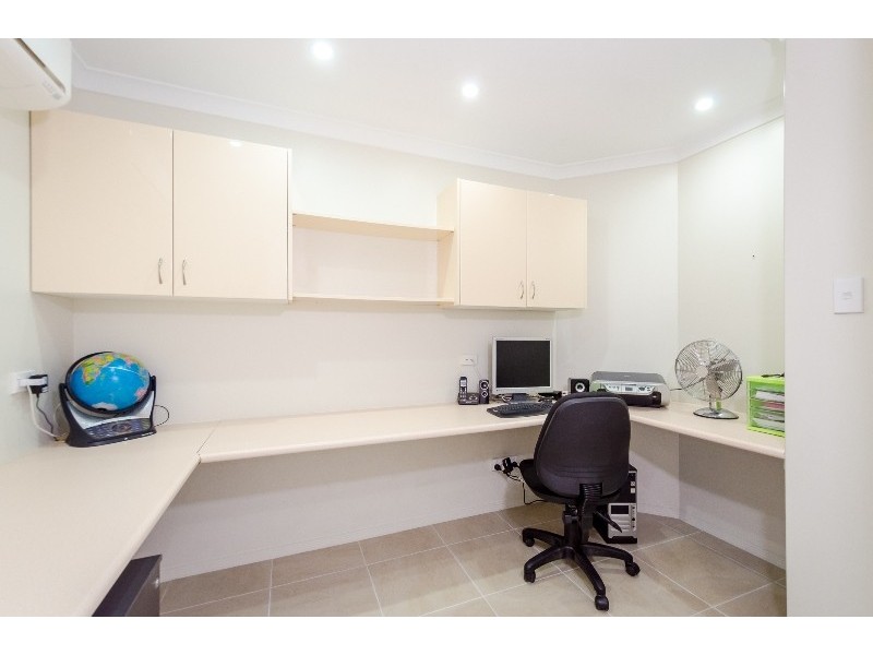 27 DEVENEY DRIVE, Kirkwood QLD 4680