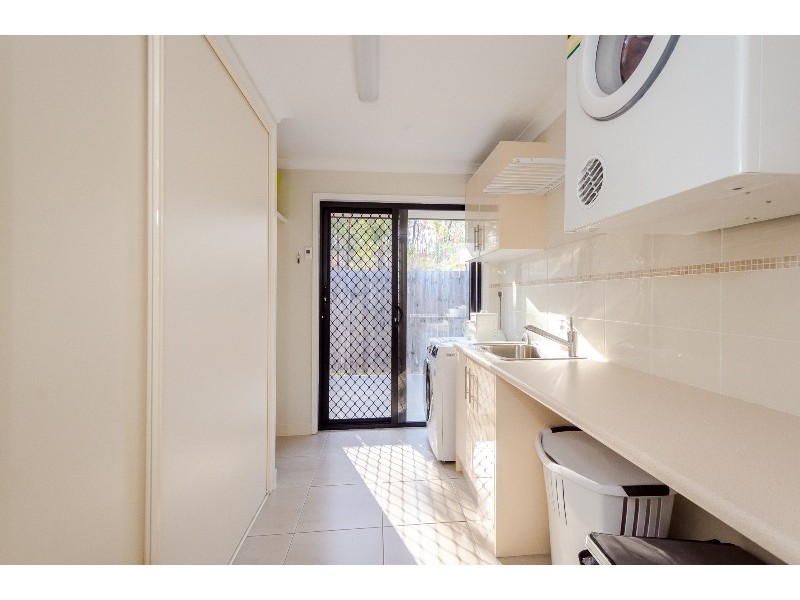 27 DEVENEY DRIVE, Kirkwood QLD 4680