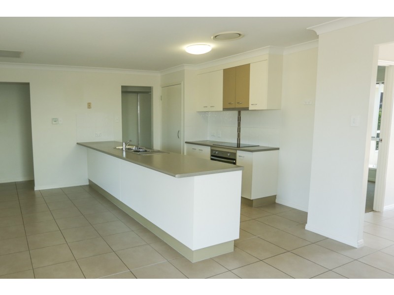 11 Woodland Court, Kirkwood QLD 4680