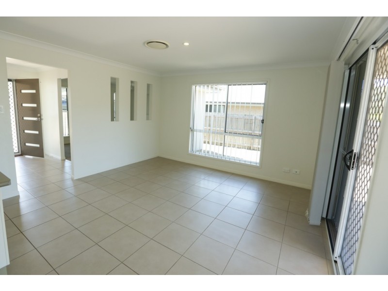 11 Woodland Court, Kirkwood QLD 4680