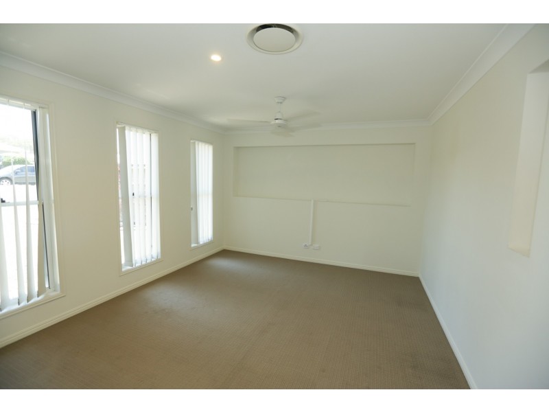 11 Woodland Court, Kirkwood QLD 4680