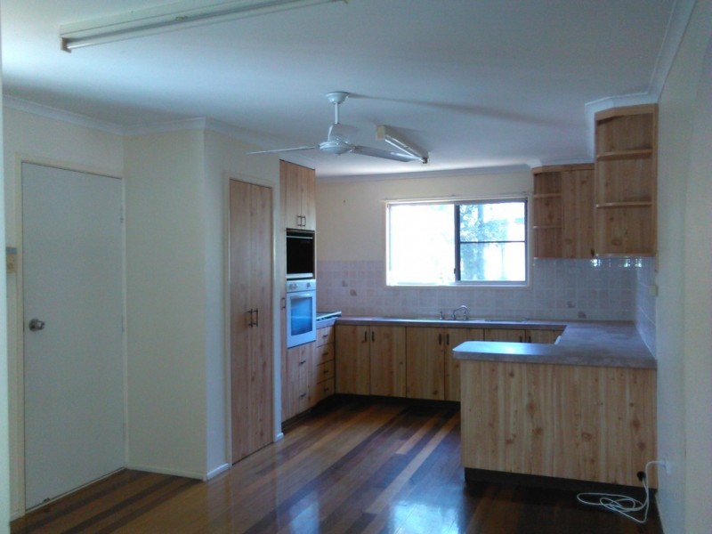 6 CURLEW DRIVE, New Auckland QLD 4680