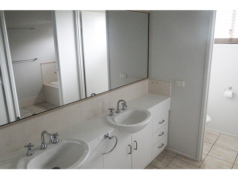 20 ELLINGTON STREET, New Auckland QLD 4680