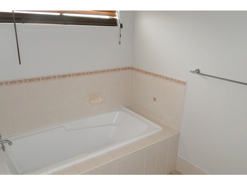 20 ELLINGTON STREET, New Auckland QLD 4680