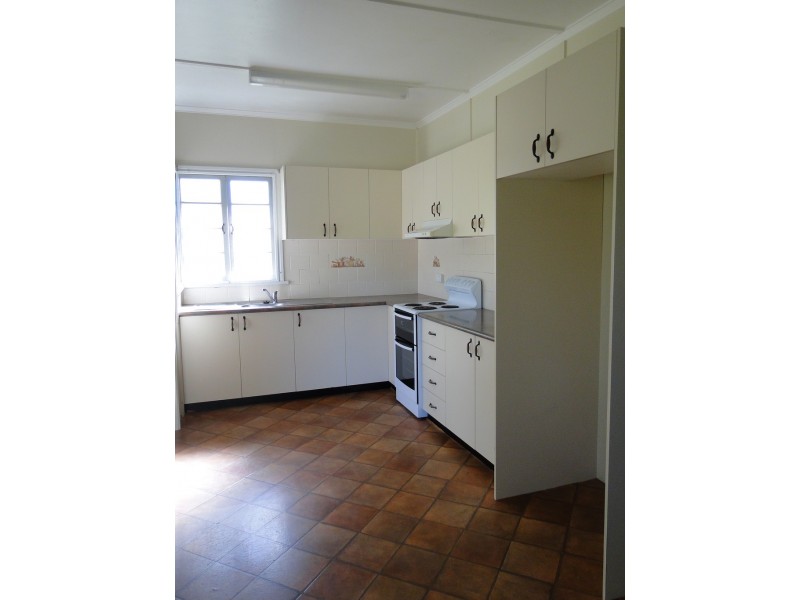 27 LEONARD ST, South Gladstone QLD 4680