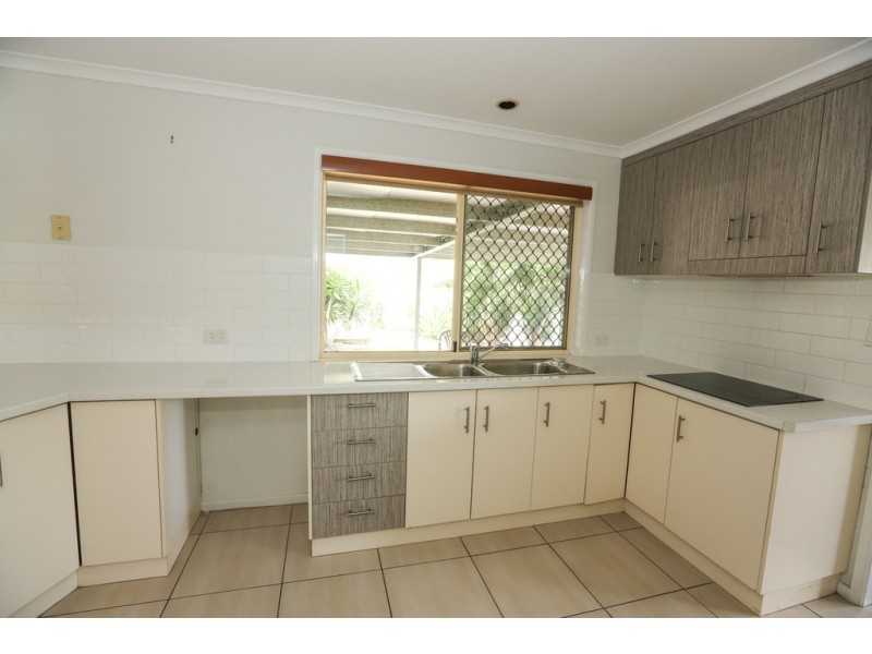 5 Lady Elliot Court, Clinton QLD 4680