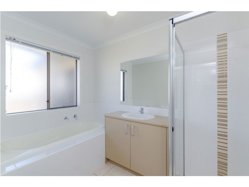 27 Peter Corones Drive, Kirkwood QLD 4680