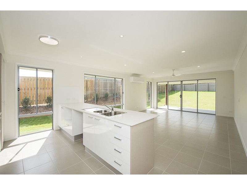 39 Peter Corones Drive, Kirkwood QLD 4680