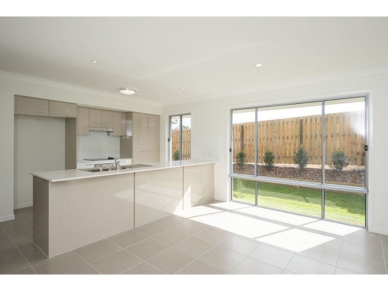 39 Peter Corones Drive, Kirkwood QLD 4680