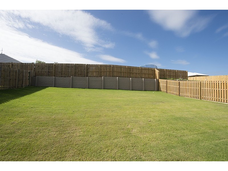 39 Peter Corones Drive, Kirkwood QLD 4680