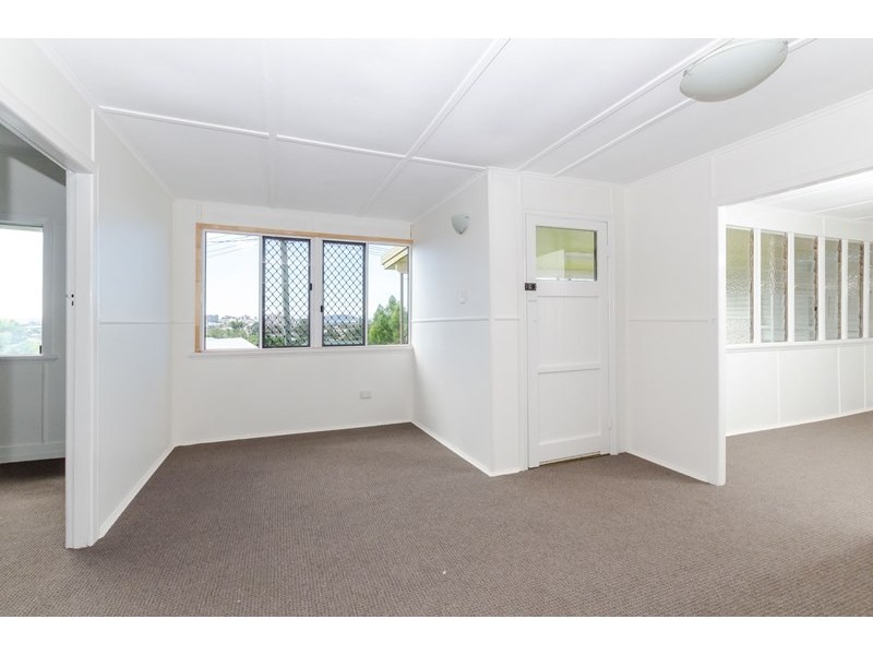 15 Amelia Street, West Gladstone QLD 4680